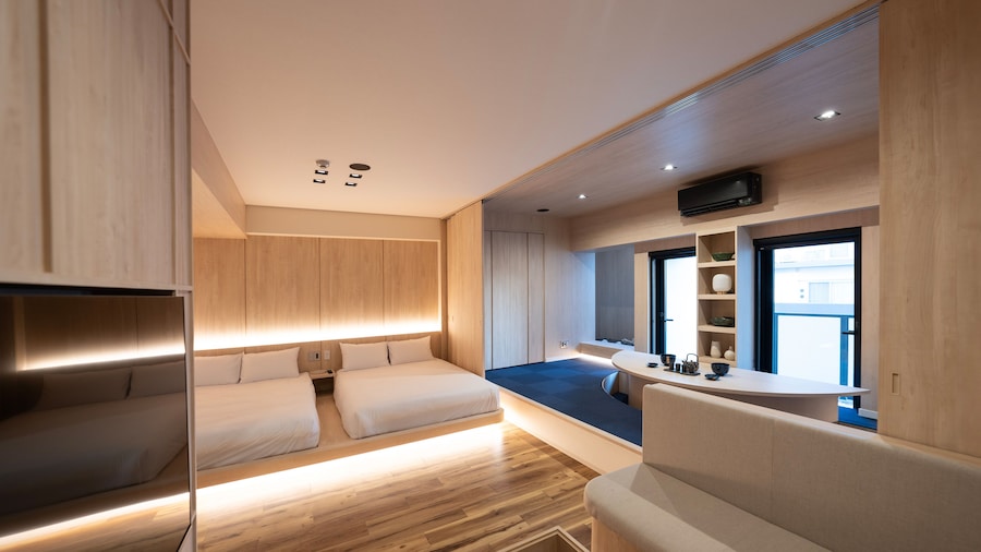 UH SUITE NAMBA STATION