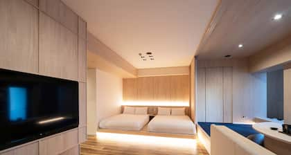 UH SUITE NAMBA STATION