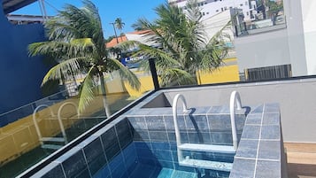 Piscina interna, 2 piscinas externas