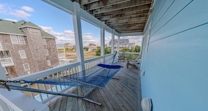 Semi-Soundfront: Pool, Hot Tub, Game Room, Elevator, Boat Ramp, Linens Included