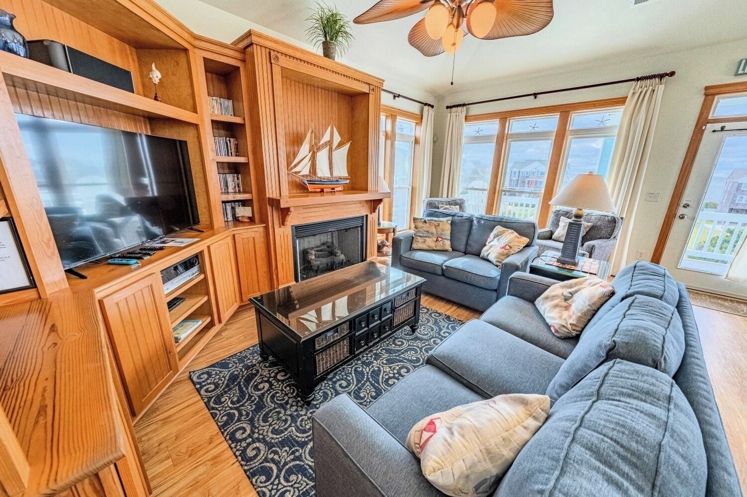 Smart TV, reproductor de DVD, libros y videoteca 