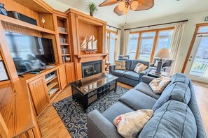 Smart-TV, DVD-spiller, bøker og filmbibliotek