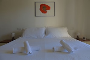 1 bedroom, bed sheets