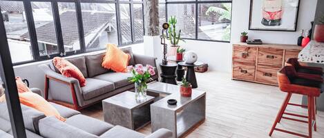 ロフト 2 ベッドルーム | リビング エリア