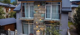 Korte Hotel Sleeps 14 with Courtyard