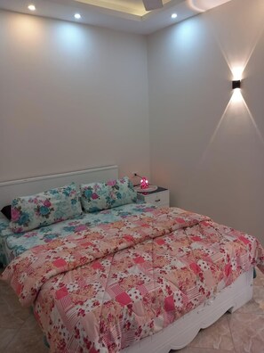 3 bedrooms, iron/ironing board, WiFi, bed sheets