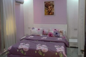 2 quartos, ferros/tábuas de passar roupa, Wi-Fi, roupa de cama