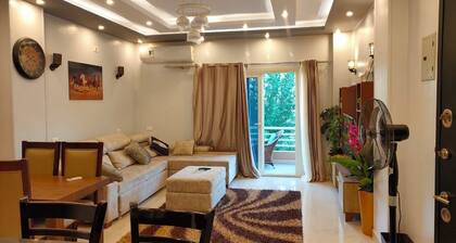 2Bed Sea View Apartment - Sleeps 5 w Free Parking