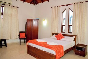 3 bedrooms, iron/ironing board, WiFi, bed sheets - 3 Bed House - Wifi, Parking, 10minBeach (Colombo school of nursery, Dehiwala, Colombo)