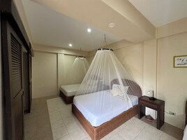 In-room safe, desk, blackout drapes, free WiFi