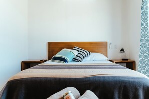 2 chambres, fer et planche à repasser, Wi-Fi, draps fournis