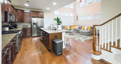 Luxury 4BR - 2 King and 2 Queen