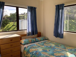 3 bedrooms, iron/ironing board, bed sheets