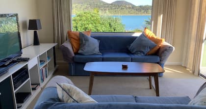 Waterfront Cottage Parua Bay. Beaches, mountains.Walking distance to shops