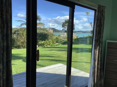 Waterfront Cottage Parua Bay. Beaches, mountains.Walking distance to shops