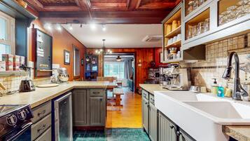 KylskÄp, mikrovÄgsugn, ugn och spishÀll