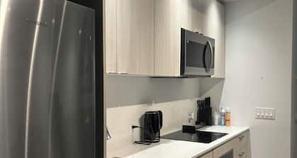 Luxurious High-Rise Condo with Stunning Waterfront Views