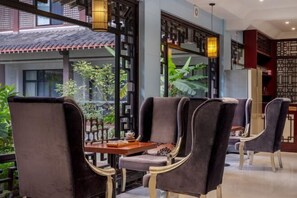 Lobby-Lounge
