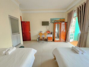Standard Quadruple Room, City View | Free WiFi - HOA LAN HOTEL (Da Lat)