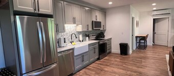 BRAND NEW bungalow AC & WiFi in Kelso, 2 parking spots, with EV Charger & Sauna