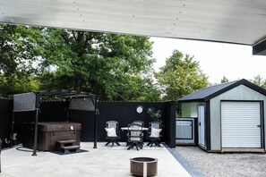 Outdoor dining - Harvest Haven Grain Bin (Peebles)