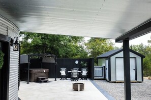 Outdoor dining - Harvest Haven Grain Bin (Peebles)