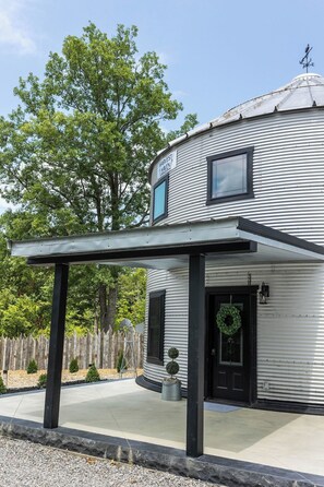 Exterior - Harvest Haven Grain Bin (Peebles)