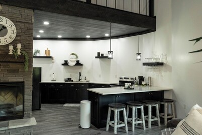 Unique stay, hot tub, secluded