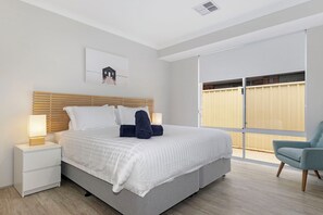 4 室のベッドルーム、アイロン / アイロン台、WiFi、ベッドシーツ