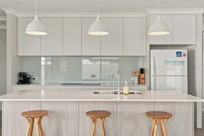 Coffee/tea maker, fridge, microwave, oven