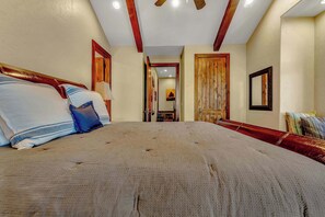 3 bedrooms, iron/ironing board, WiFi, bed sheets - Lakefront Lake Tahoe Retreat with Fire Pit (Homewood)