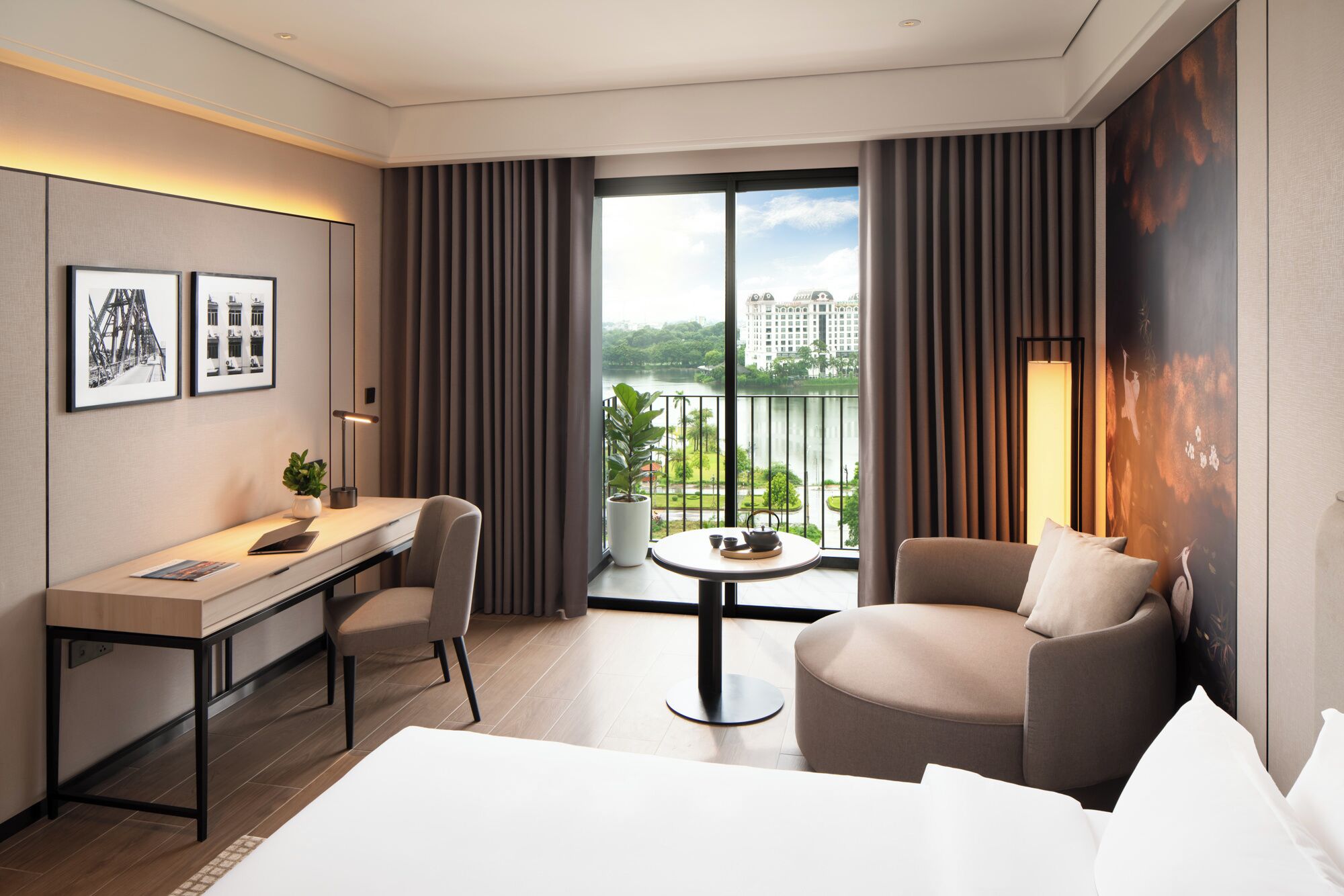 Televisión de 55 pulgadas con canales por cable y estación para iPod 