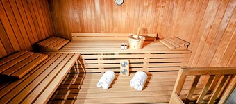 Luxury villa with indoorpool, sauna & open fireplace