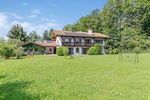 Unclassified image, 2 of 10, button - Neu!! Luxus-villa mit Indoorpool, Sauna, Kamin & Riesigem Garten (Siegsdorf)