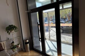 Bar-salon dans le hall