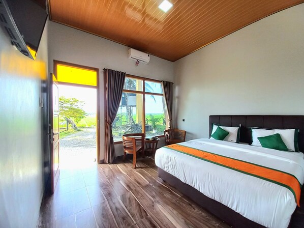 Superior Double or Twin Room, Courtyard View | Soundproofing, bed sheets