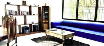 Chic modern 2-bedroom apartment with AC, WiFi, parking, hot water,  in Colombo