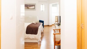 A bedroom with a bed, a desk, a chair, and a painting on the wall. - Boutique Sea view studio 2A - La Cala de Mijas (La Cala de Mijas)