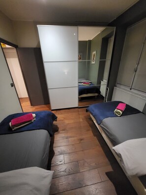 2 bedrooms, iron/ironing board, WiFi, bed sheets