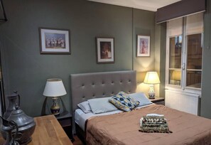 2 chambres, fer et planche à repasser, Wi-Fi, draps fournis