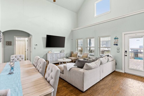 TV, video games - The Beach Castle with Pool! (Bolivar Peninsula)