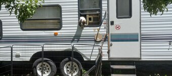 Cozy RV with AC and WiFi in peaceful Nine Mile Falls