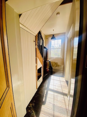 Interior - The Mill Race, Restored heritage apartment in walking distance to city & Mtn (Hobart)