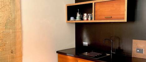 Microwave, coffee/tea maker, electric kettle, toaster