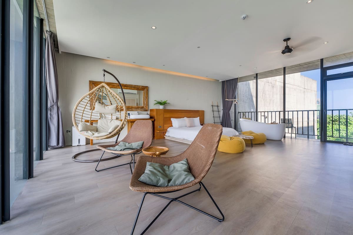 Deluxe Double Room with Balcony | Blackout drapes, free WiFi, bed sheets