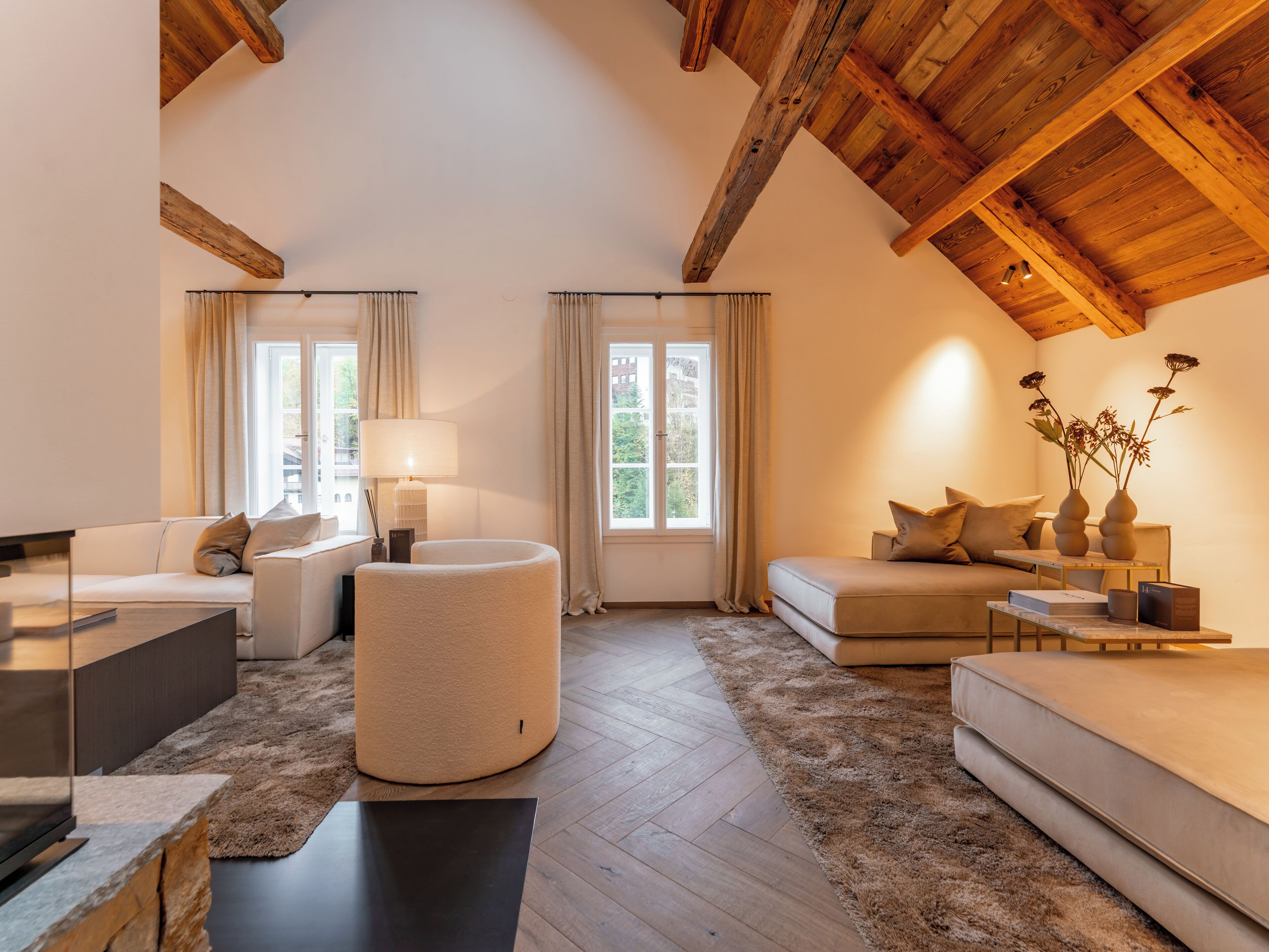 Televisión y chimenea 