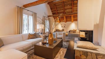 Televisión y chimenea