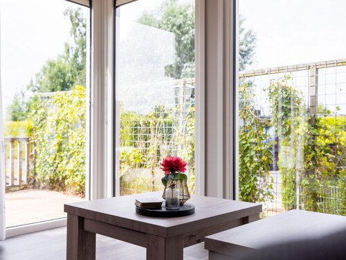 Zwei Bungalows nebeneinander mit 2 Schaluppen