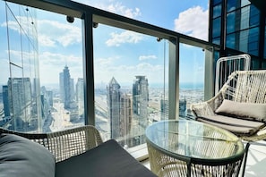 1 bedroom - Manzil - 1BR High Floor Rooftop Infinity Pool (Dubai)