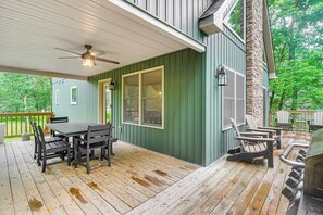Outdoor dining - Forest Views & Hot Tub: Poconos Cozy Cabin (Albrightsville)